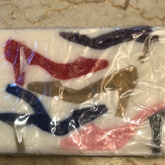 NWT Basin sliced to order artisan glycerin soap shoe inlay design & loofa - Picture 7 of 16